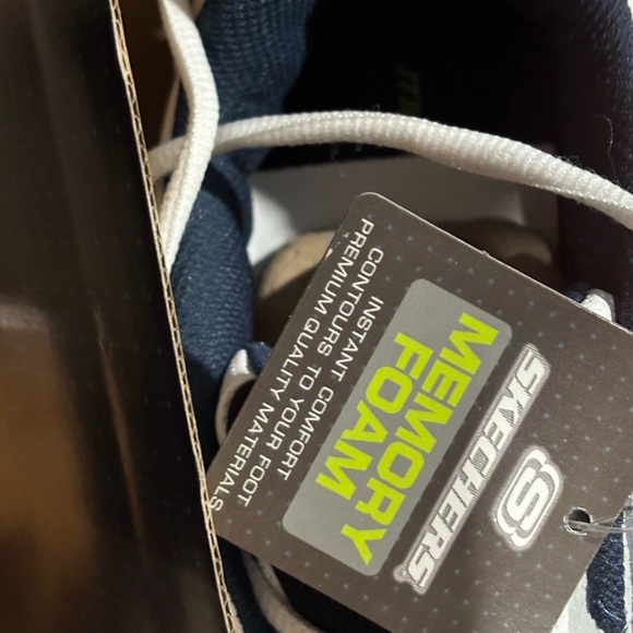 Sketchers Sports shoes new never worn - Picture 11 of 11